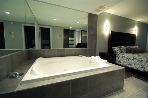 Le Fabreville Motel & Suites Laval Zewnętrze zdjęcie