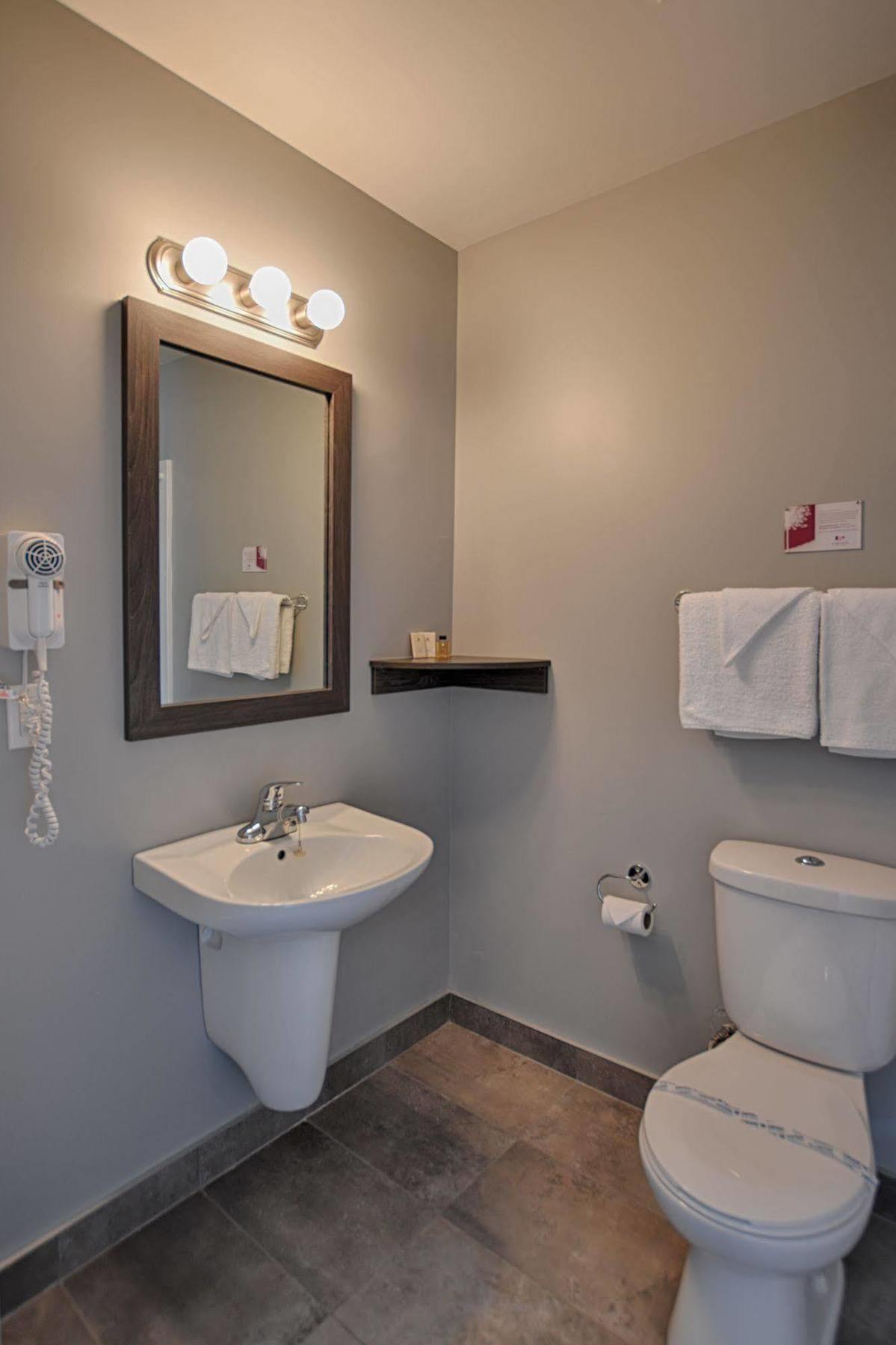 Le Fabreville Motel & Suites Laval Zewnętrze zdjęcie