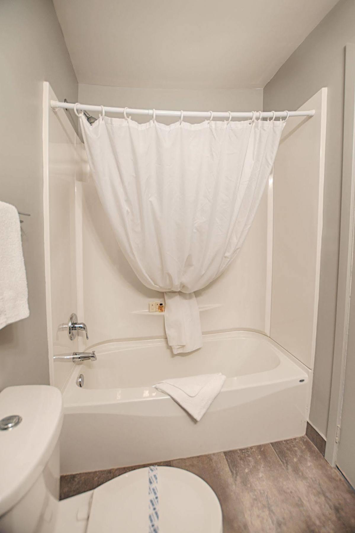 Le Fabreville Motel & Suites Laval Zewnętrze zdjęcie